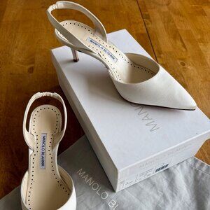 Manolo Blahnik CAROLYNE BRIDE Ivory Satin Slingback Pumps Size 40